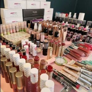 Mystery Makeup Bundle !!